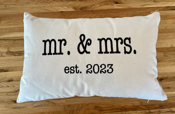 2023 Mr. & Mrs. Pillow